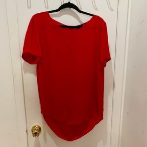 Tildon Short-Sleeved Red Slit Back Top size Medium